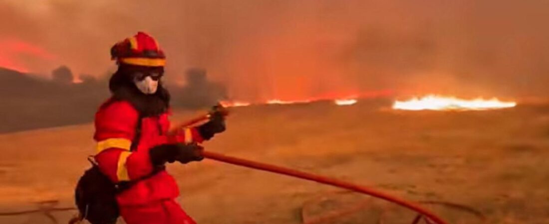 El incendio de Orés quema 15.400 hectáreas y sigue avanzando por el flanco izquierdo