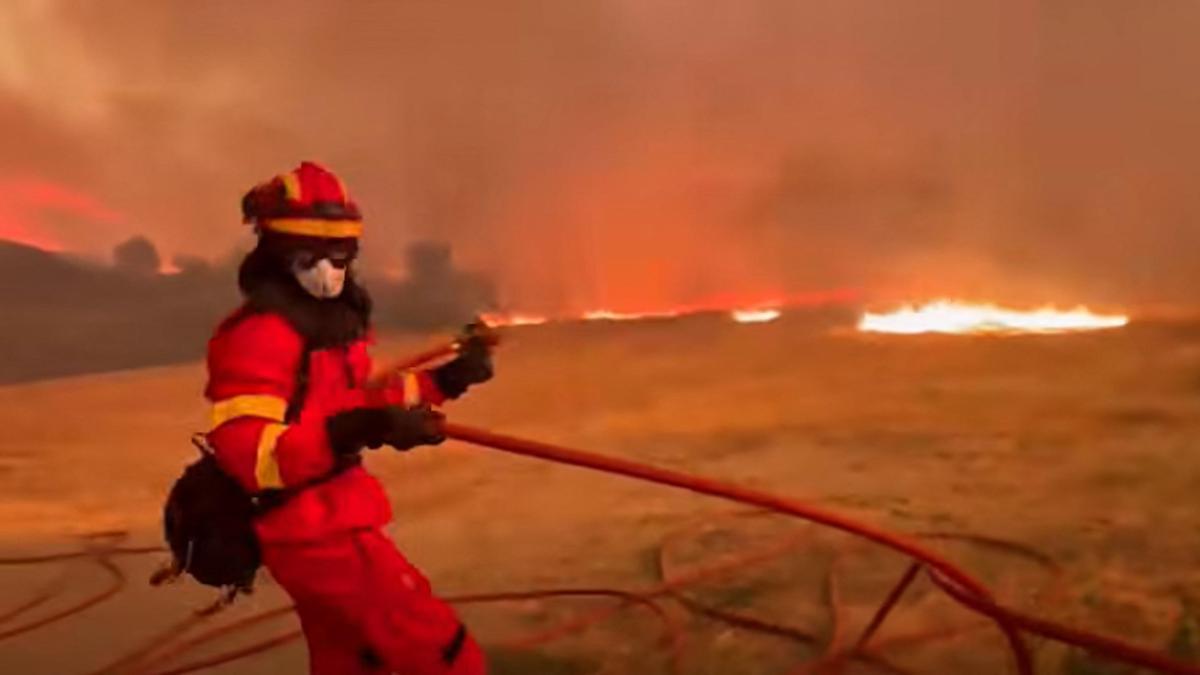El incendio de Orés quema 15.400 hectáreas y sigue avanzando por el flanco izquierdo