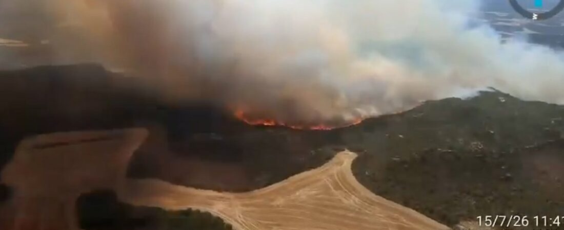 El viento complica la extinción del incendio de Orés (Zaragoza), con «potencial de crecimiento y destrucción»