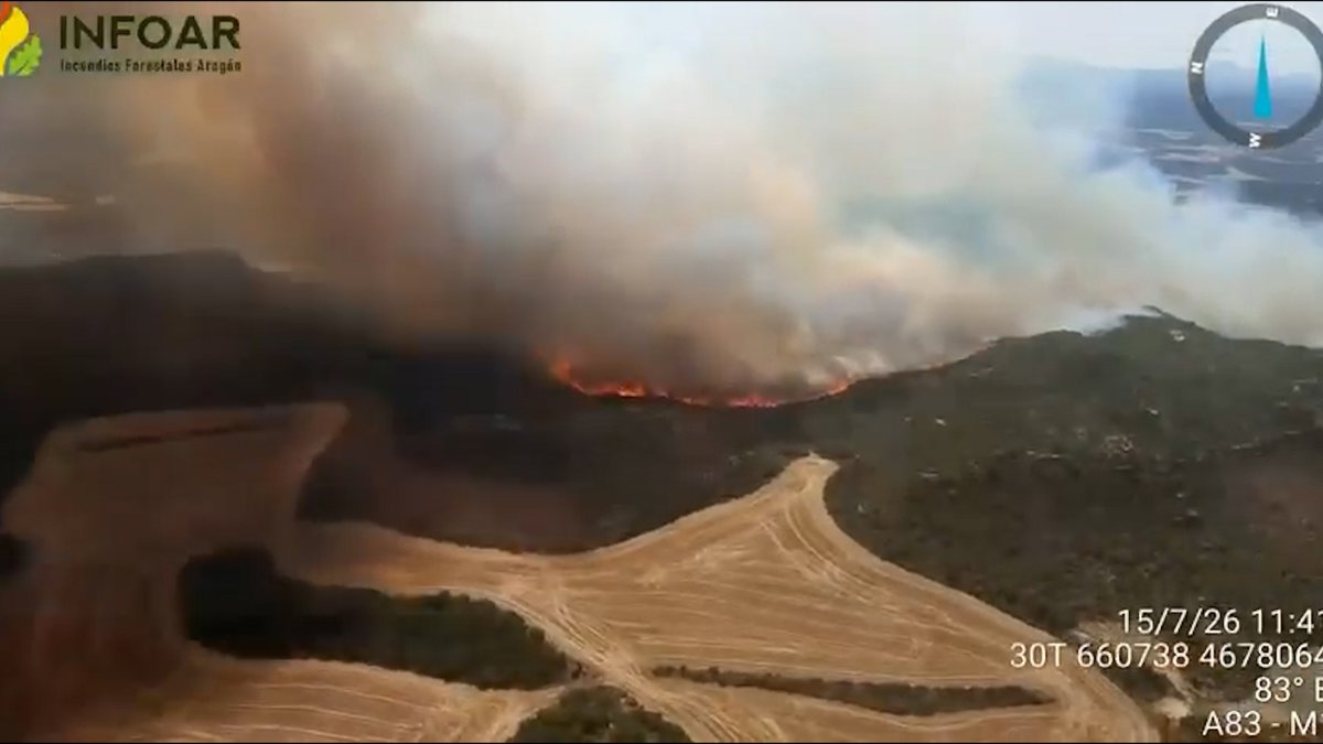 El viento complica la extinción del incendio de Orés (Zaragoza), con «potencial de crecimiento y destrucción»