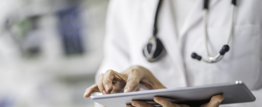 Fiscalía acusa a una médica y a su pareja, un celador, de falsear consultas para cobrar 7.196 euros más en Mallorca
