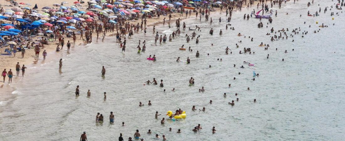 La segunda ola de calor obliga a Emergencias a activar la alerta naranja en la Comunidad Valenciana: «Riesgo importante para la salud»