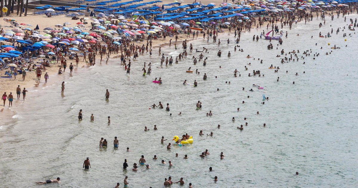La segunda ola de calor obliga a Emergencias a activar la alerta naranja en la Comunidad Valenciana: «Riesgo importante para la salud»