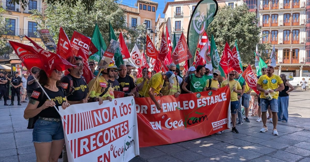 Los sindicatos en Toledo para denunciar la campaña de incendios de C-LM: «Bombero forestal, precario laboral»