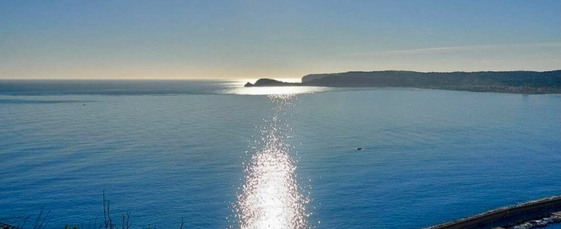 Muere una joven arrollada por el barco que había alquilado con unos amigos en Jávea