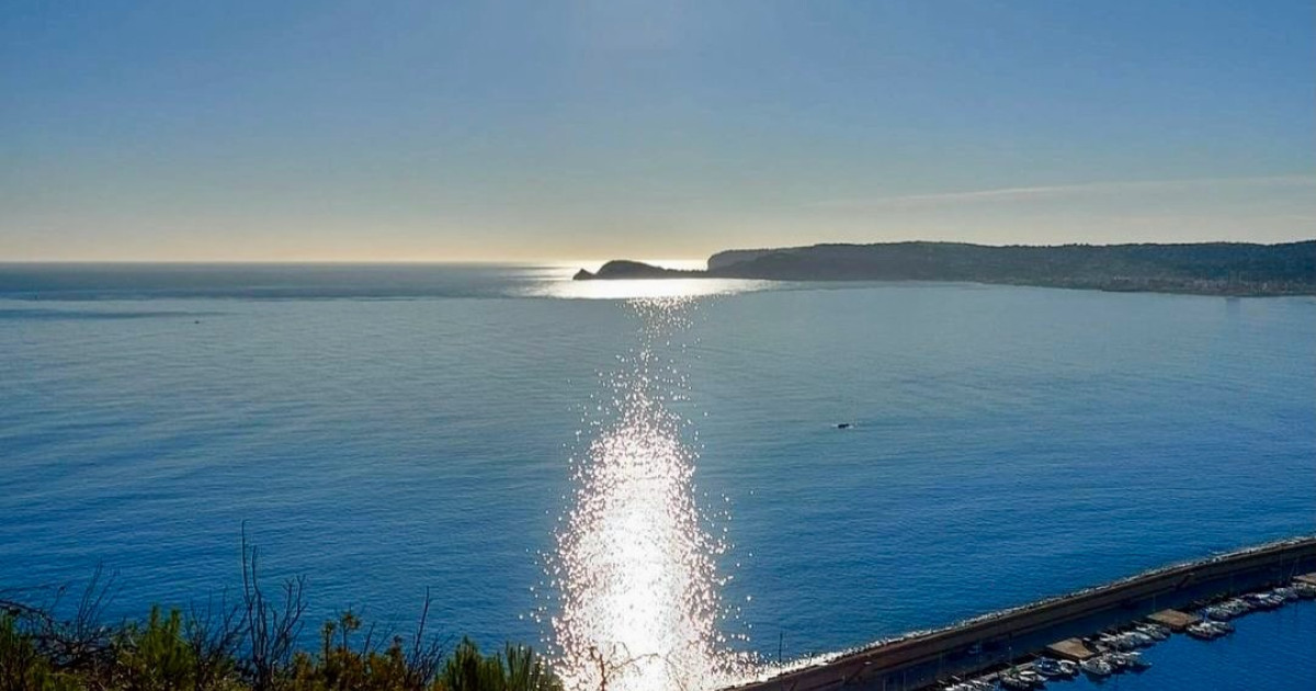 Muere una joven arrollada por el barco que había alquilado con unos amigos en Jávea