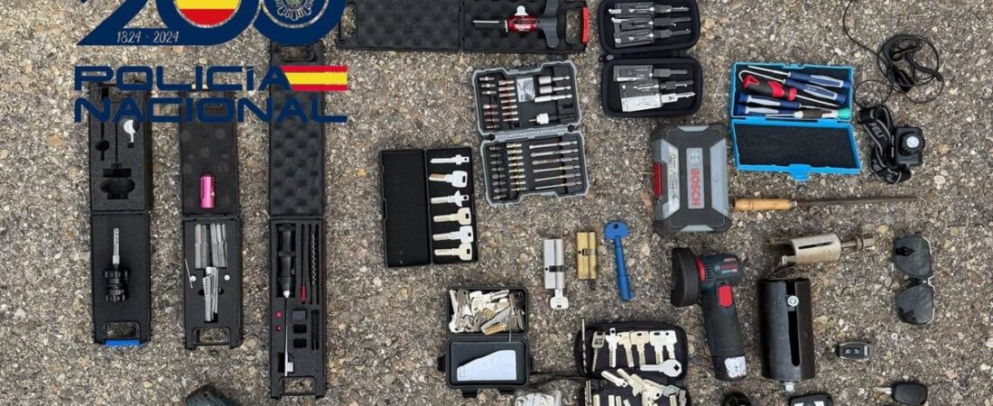 Tres detenidos en Sevilla por robos en viviendas haciéndose pasar por repartidores