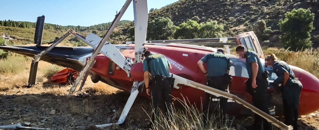 Un helicóptero del operativo antiincendios de Castilla y León cae a tierra en Villar de la Yegua (Salamanca)