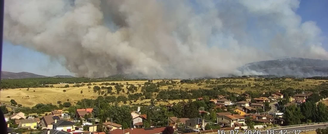 Un incendio en Lozoyuela obliga a desalojos en la Sierra de Madrid y a confinar Buitrago, Cinco Villas y Manjirón: un hombre, detenido